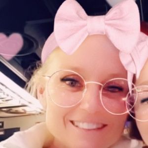 Meet your Posher, Caroline
